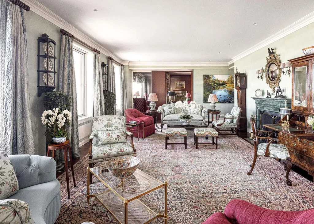 House 455m² in USA, New York. Priced at 9990400€ rent photo-2