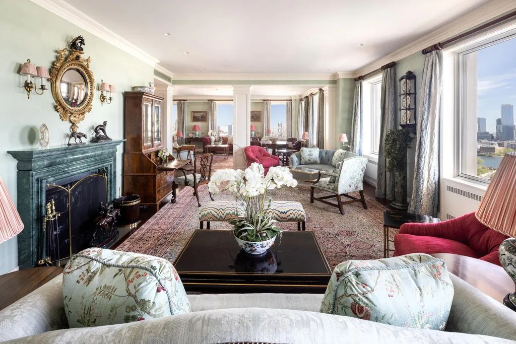House 455m² in USA, New York. Priced at 9990400€ rent photo-4