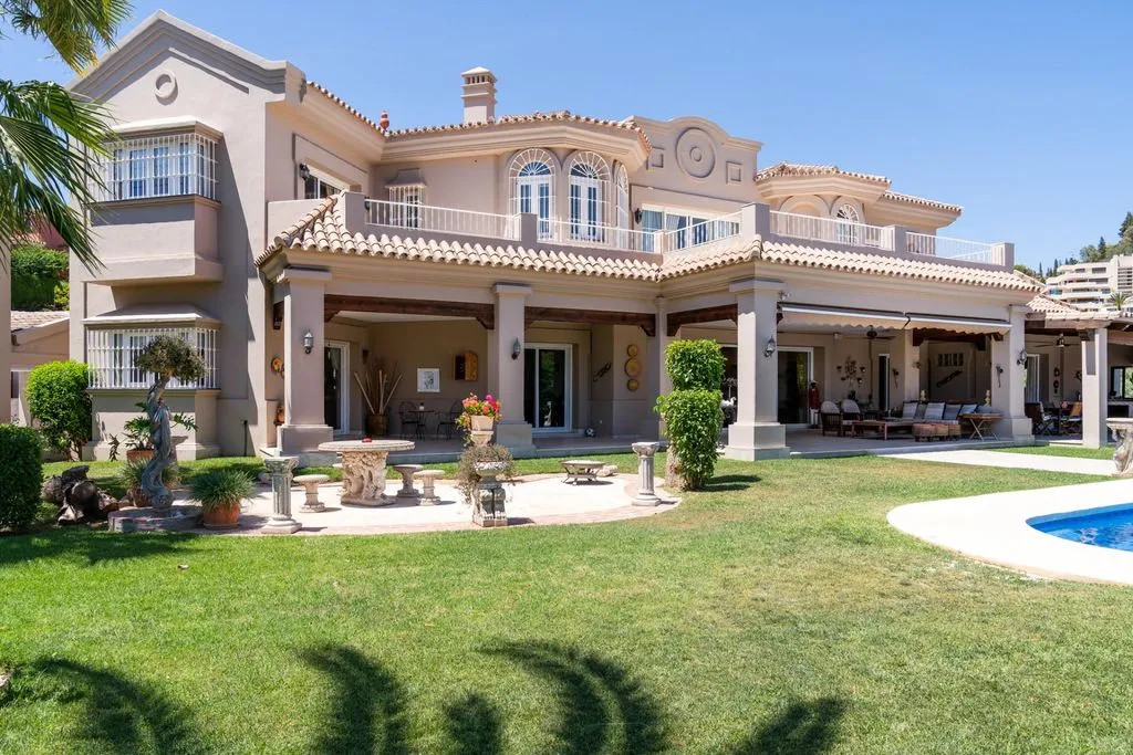 Villa 1133m² in Portugal, Oeirash. Priced at 6950000€ rent photo-3