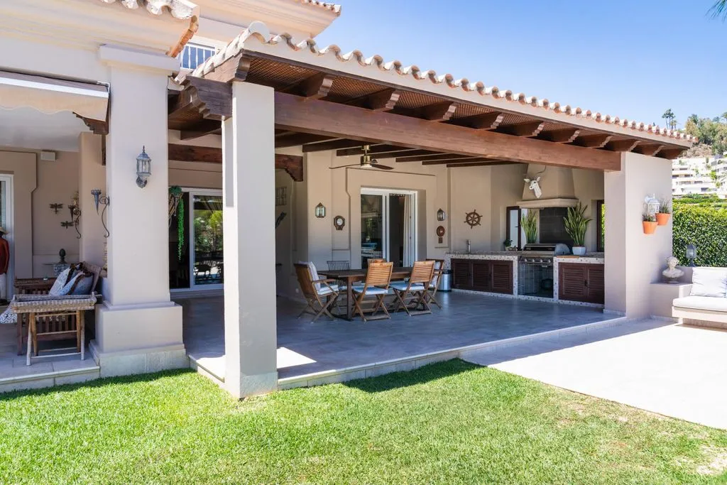 Villa 1133m² in Portugal, Oeirash. Priced at 6950000€ rent photo-4