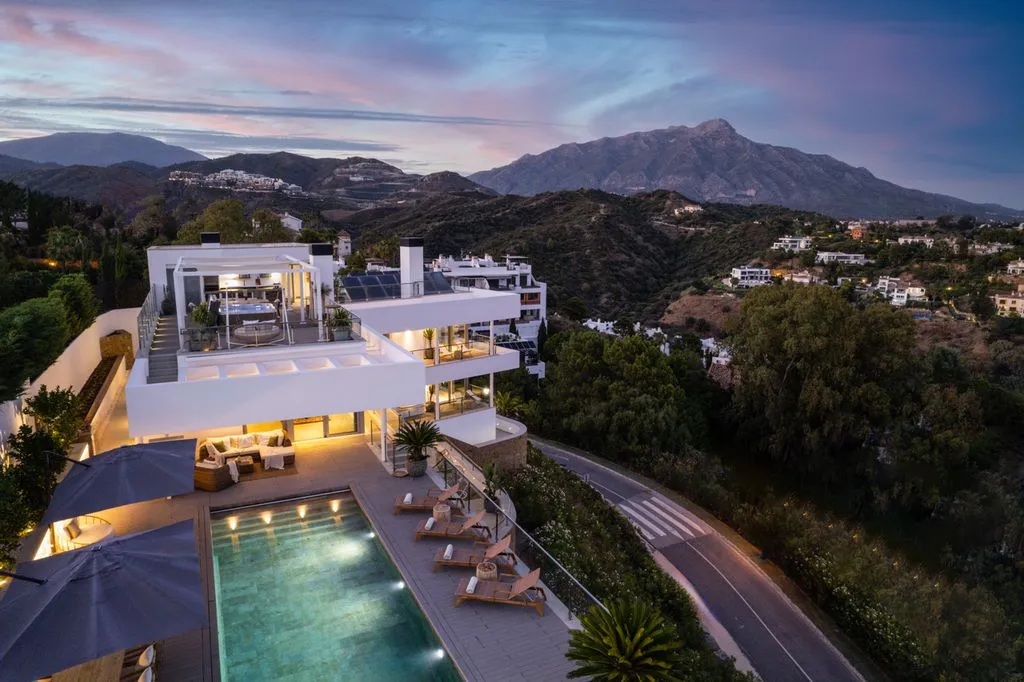 Villa 744m² in Portugal, Oeirash. Priced at 5900000€ rent photo-3