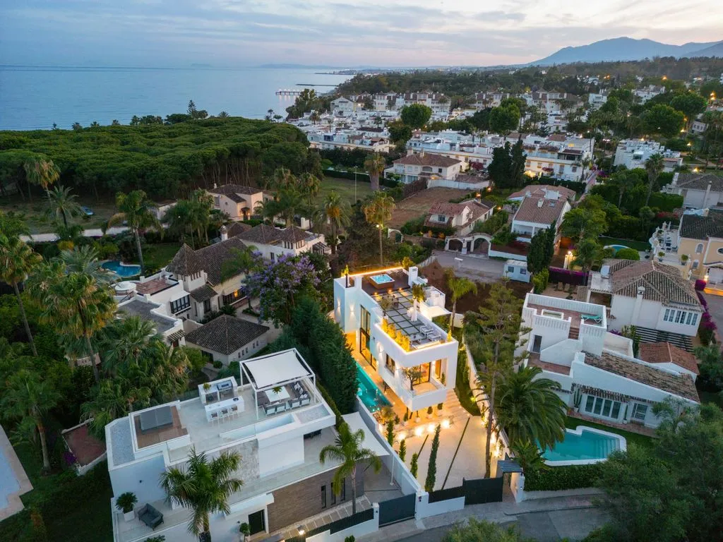 Villa 470m² in Portugal, Oeirash. Priced at 6870000€ rent photo-4