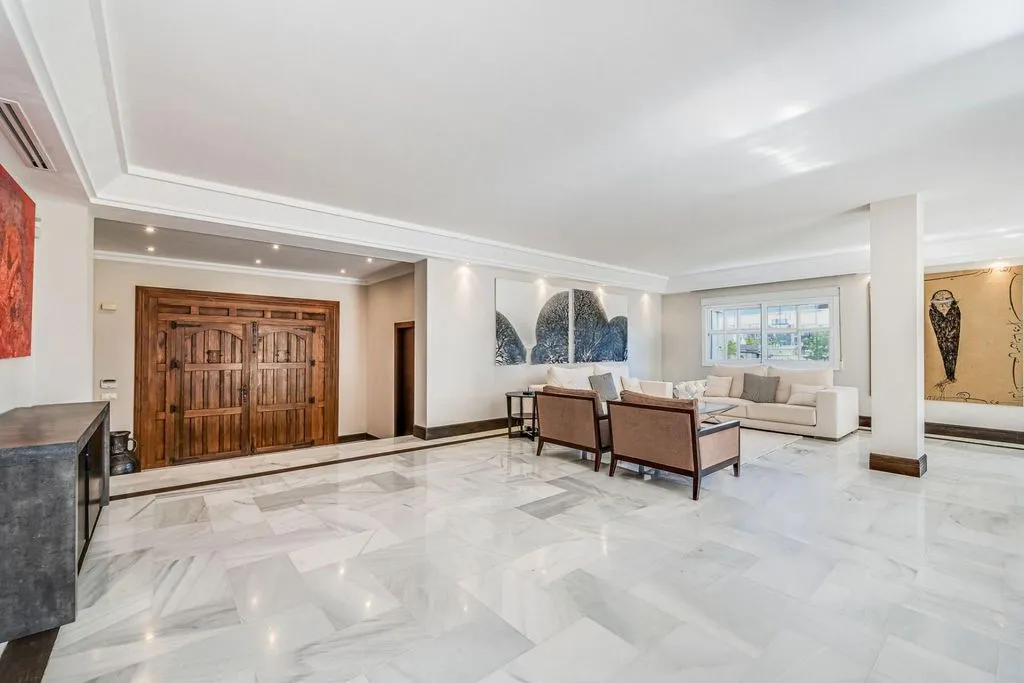 Villa 555m² in Portugal, Oeirash. Priced at 2850000€ rent photo-3