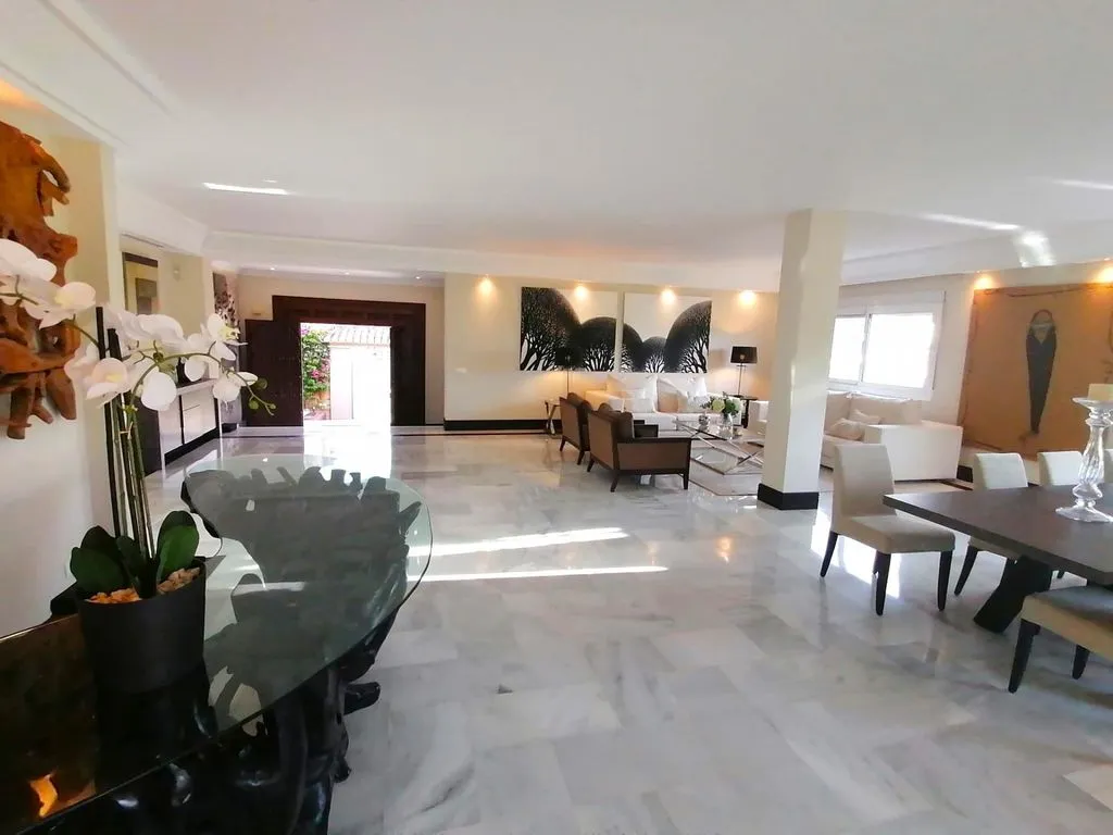 Villa 555m² in Portugal, Oeirash. Priced at 2850000€ rent photo-4