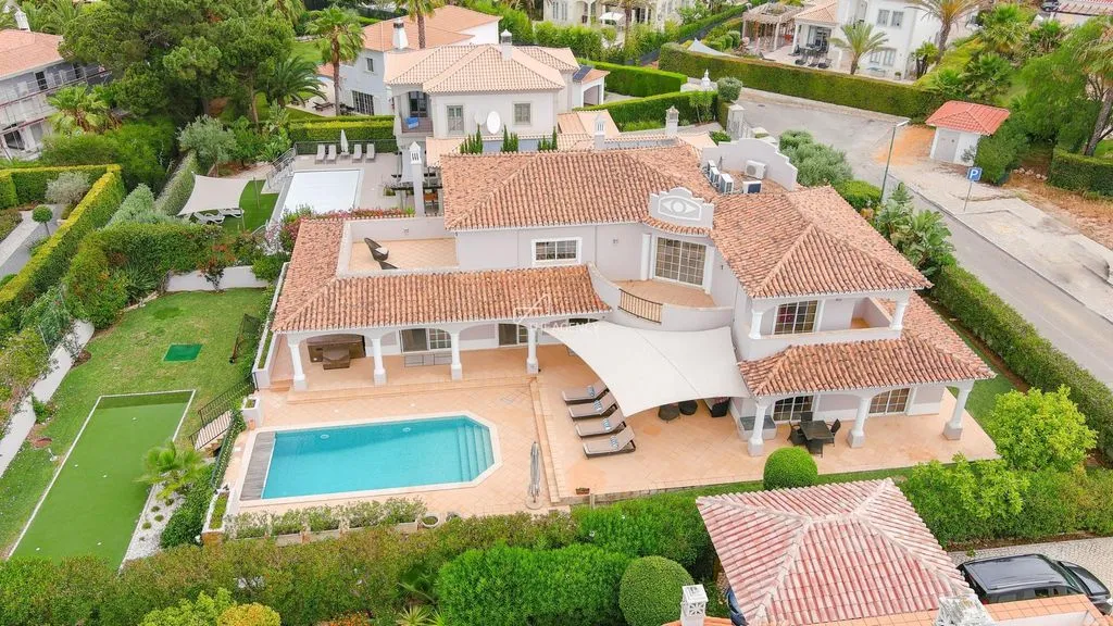 Villa 358m² in Portugal, Vilamora. Priced at 2295000€ rent photo-2