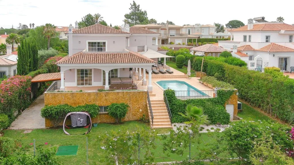 Villa 358m² in Portugal, Vilamora. Priced at 2295000€ rent photo-4