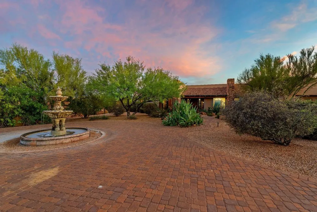 House 338m² in USA, Scottsdale. Priced at 1573800€ rent photo-2