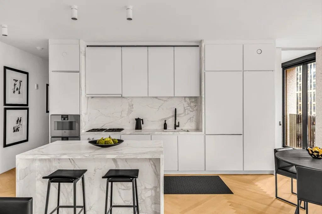 Flat 123m² in USA, New York. Priced at 3006300€ rent photo-3