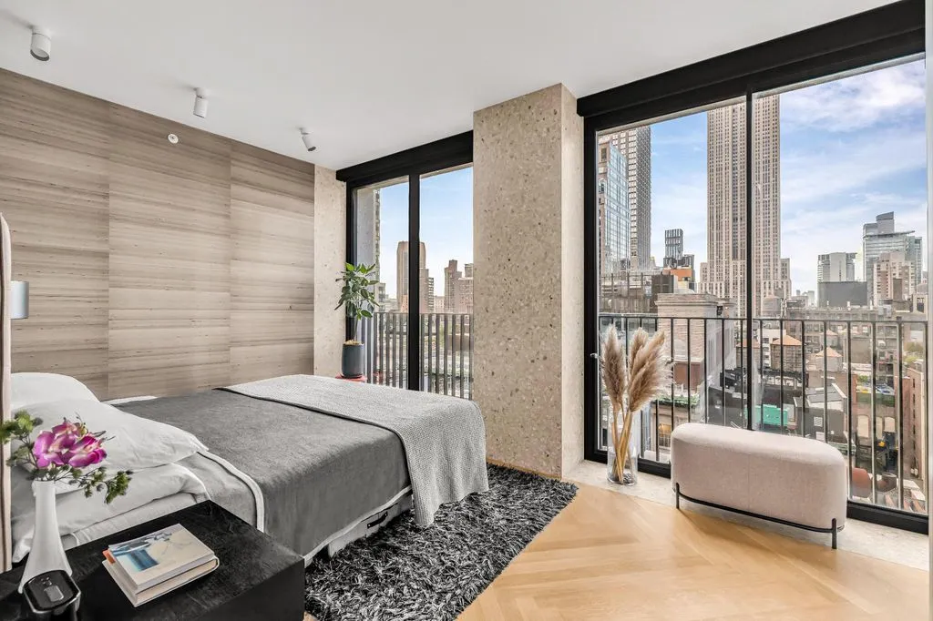 Flat 123m² in USA, New York. Priced at 3006300€ rent photo-4
