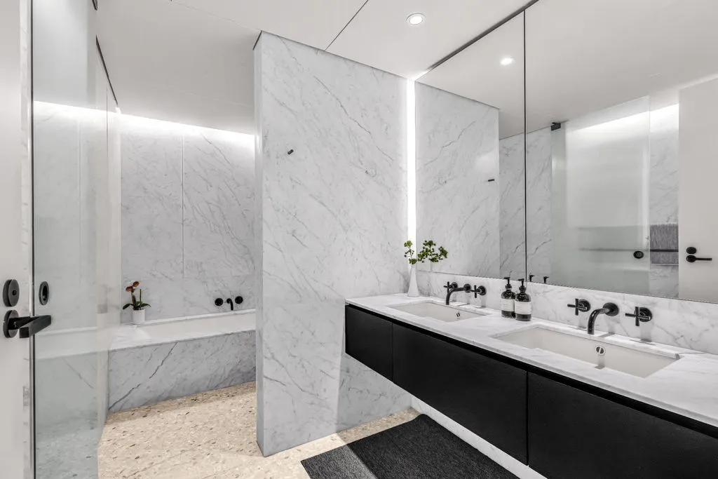 Flat 123m² in USA, New York. Priced at 3006300€ rent photo-5