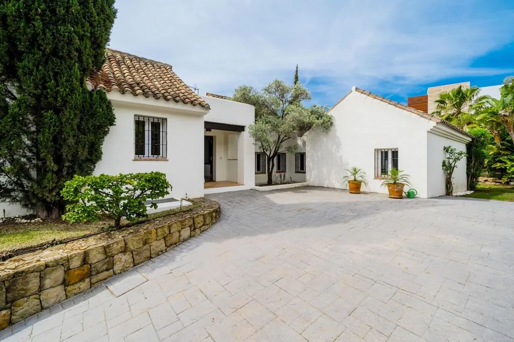 Villa 424m² in Portugal, Oeirash. Priced at 2950000€ rent photo-2