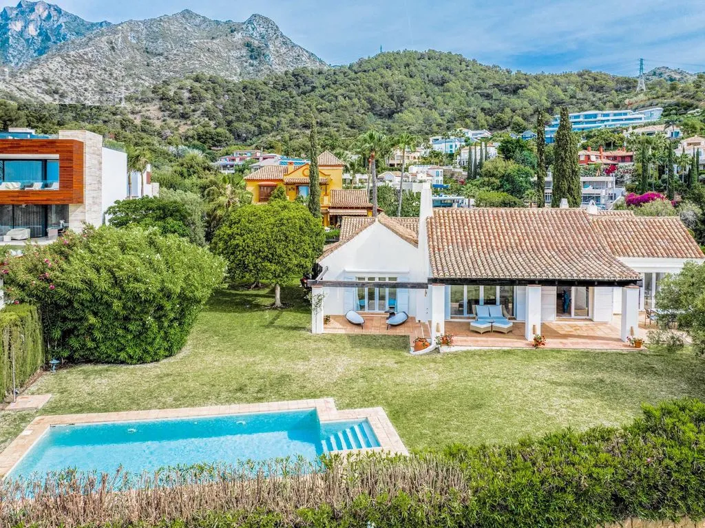 Villa 424m² in Portugal, Oeirash. Priced at 2950000€ rent photo-5