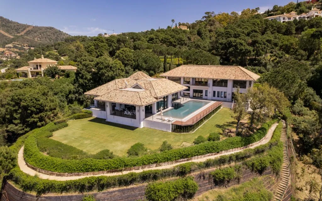 Villa 1961m² in Italy, Karimate. Priced at 9000000€ rent photo-1