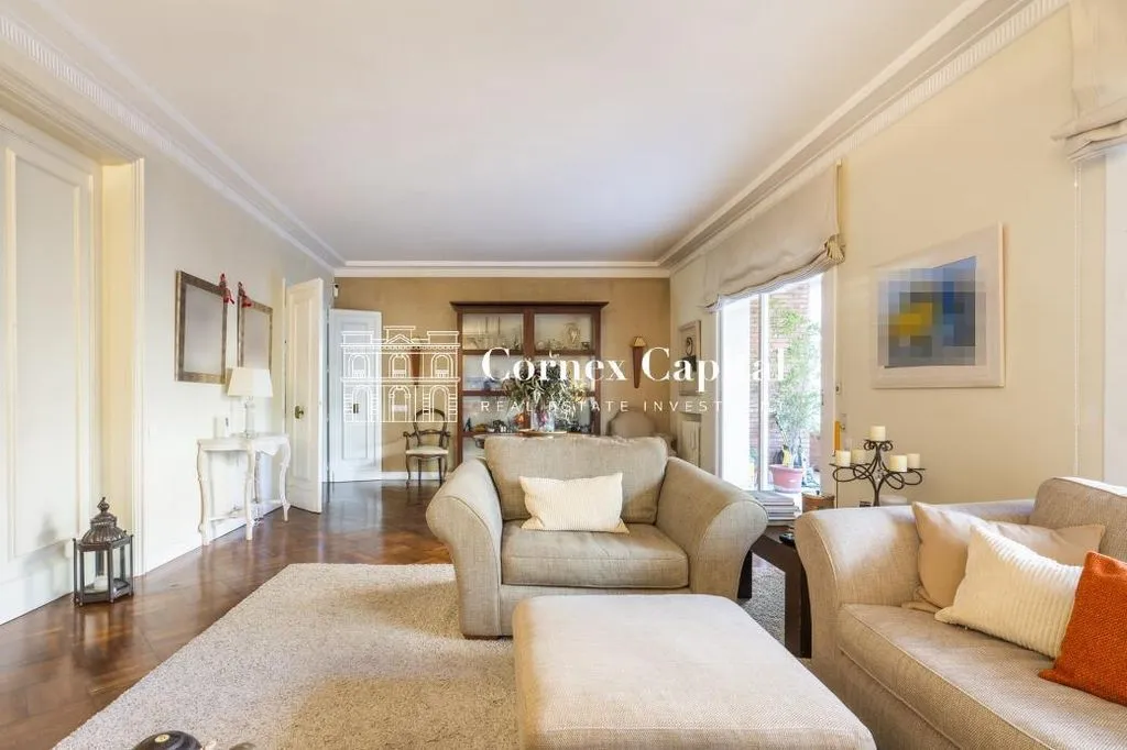 Flat 327m² in France, Menton. Priced at 2300000€ rent photo-6
