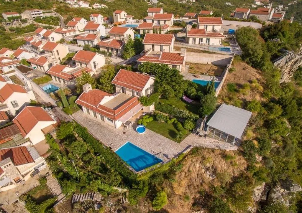 House 163m² in Montenegro, Budva. Priced at 600000€ rent photo-3