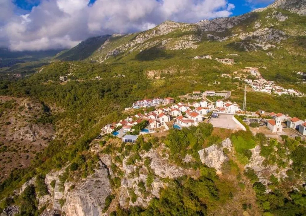 House 163m² in Montenegro, Budva. Priced at 600000€ rent photo-4