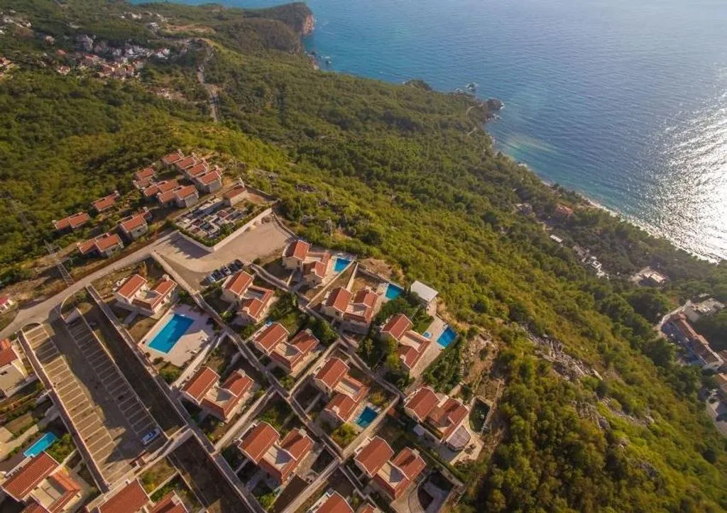 House 163m² in Montenegro, Budva. Priced at 600000€ rent photo-5