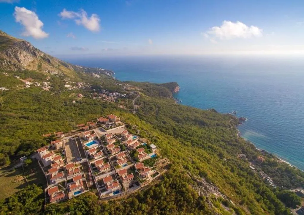 House 163m² in Montenegro, Budva. Priced at 600000€ rent photo-6
