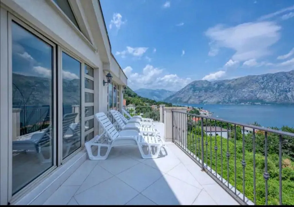 Flat 168m² in Montenegro, Kotor. Priced at 424000€ rent photo-1