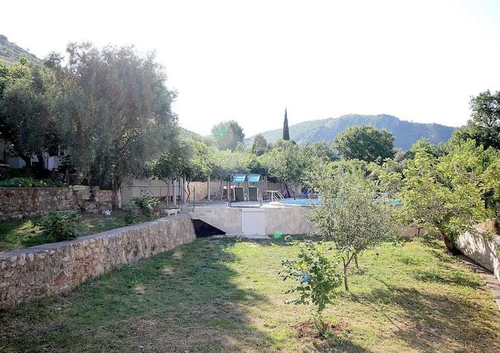 House 174m² in Montenegro, Budva. Priced at 525000€ rent photo-4