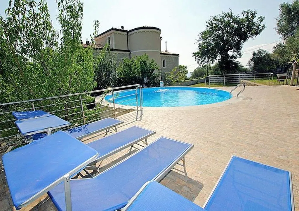 House 174m² in Montenegro, Budva. Priced at 525000€ rent photo-5
