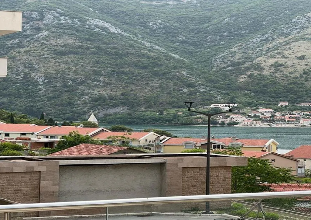 Flat 120m² in Montenegro, Kotor. Priced at 300000€ rent photo-1