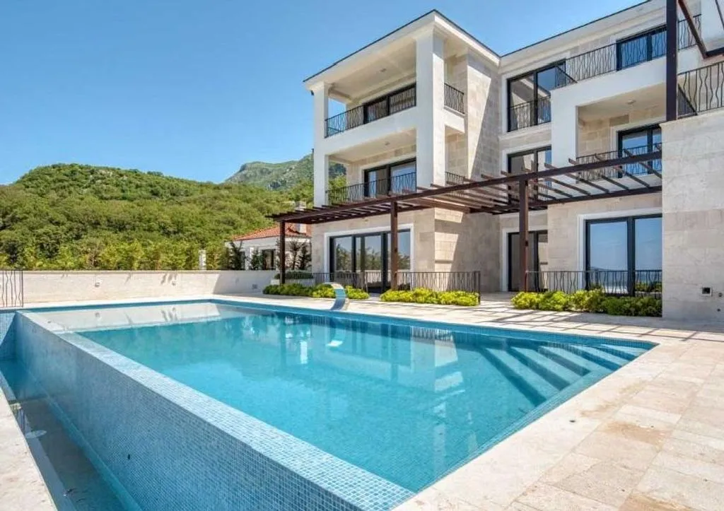 Flat 90m² in France, Valloris. Priced at 330000€ rent photo-1