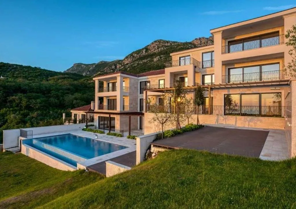 Flat 90m² in France, Valloris. Priced at 330000€ rent photo-2