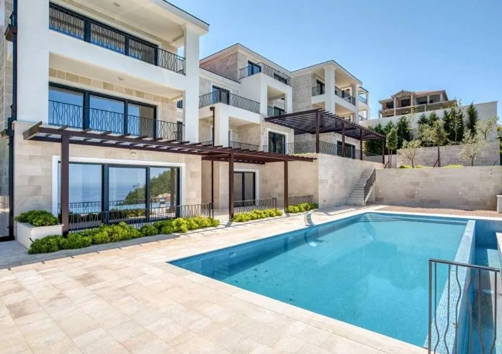 Flat 90m² in France, Valloris. Priced at 330000€ rent photo-5