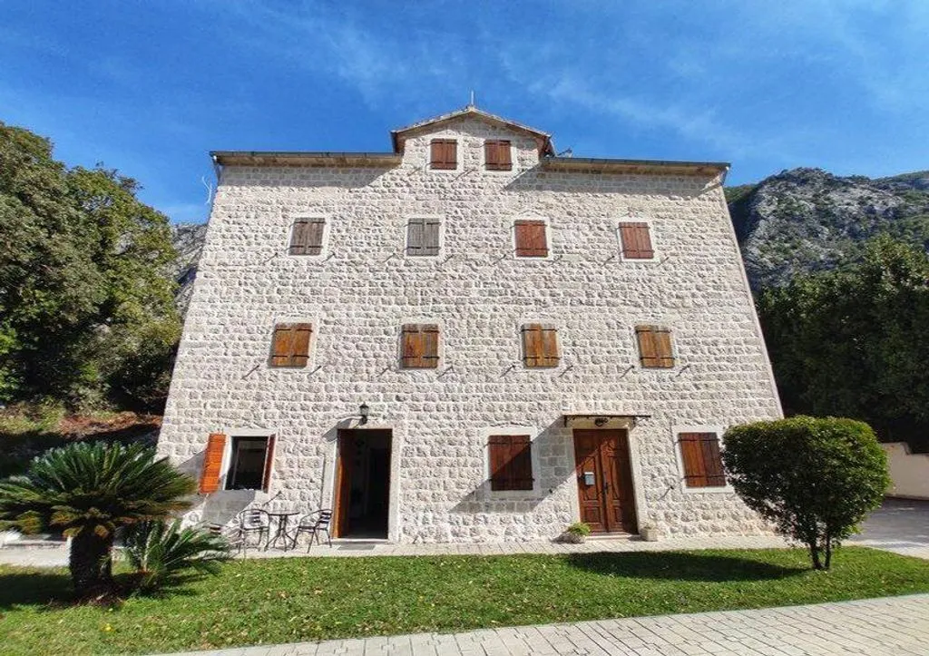 Flat 82m² in Montenegro, Kotor. Priced at 299000€ rent photo-2