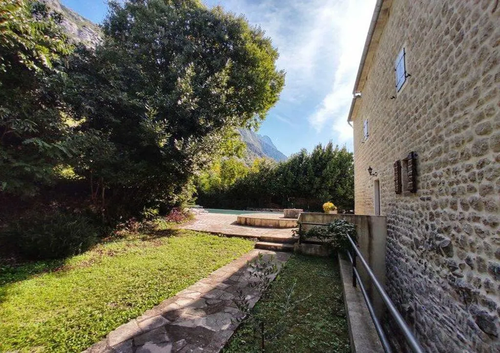 Flat 82m² in Montenegro, Kotor. Priced at 299000€ rent photo-4