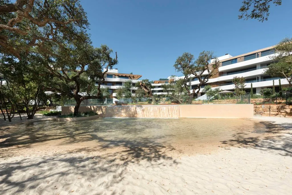 Flat 194m² in Portugal, Oeirash. Priced at 1200000€ rent photo-3