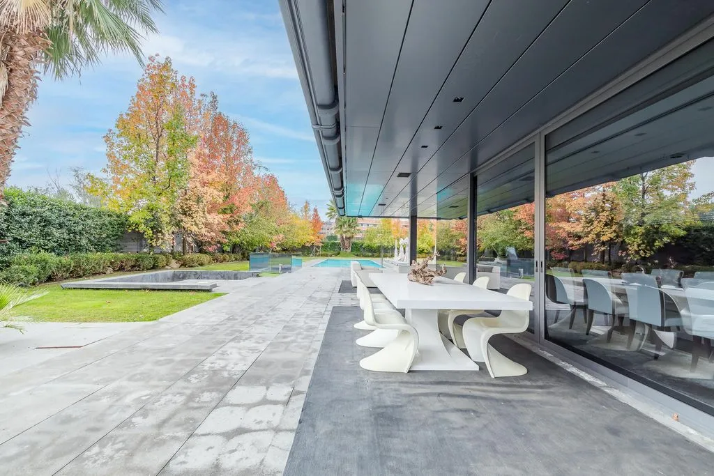 House 1173m² in Portugal, Lisbon. Priced at 5900000€ rent photo-4