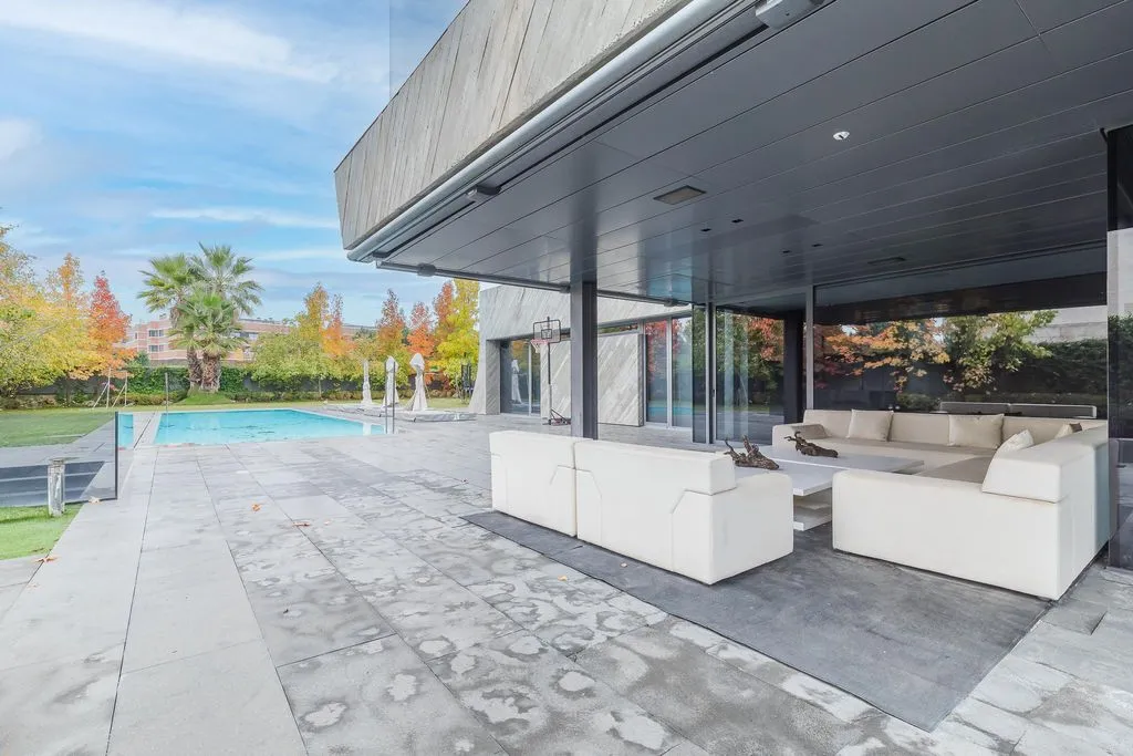 House 1173m² in Portugal, Lisbon. Priced at 5900000€ rent photo-5