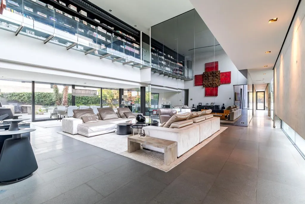 House 1173m² in Portugal, Lisbon. Priced at 5900000€ rent photo-6