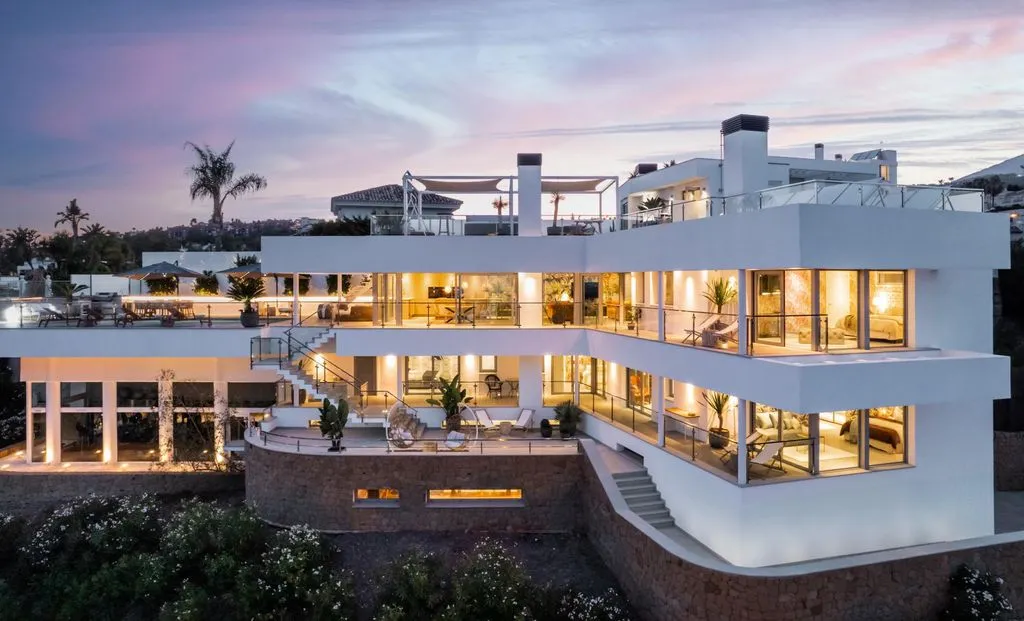 Villa 744m² in Italy, Karimate. Priced at 5900000€ rent photo-1