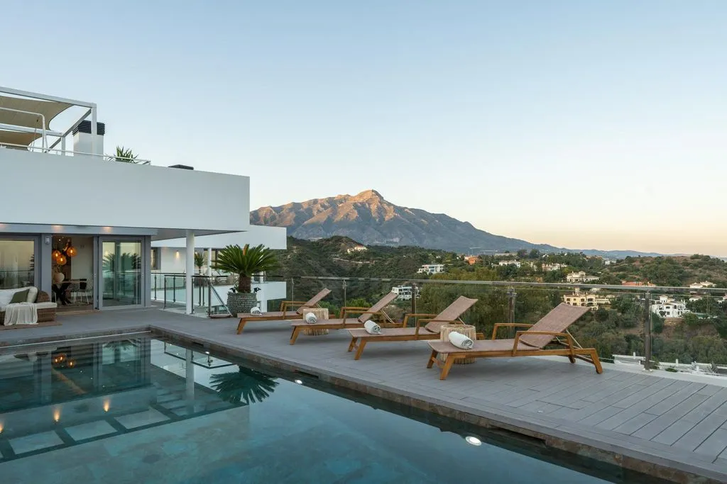 Villa 744m² in Italy, Karimate. Priced at 5900000€ rent photo-2