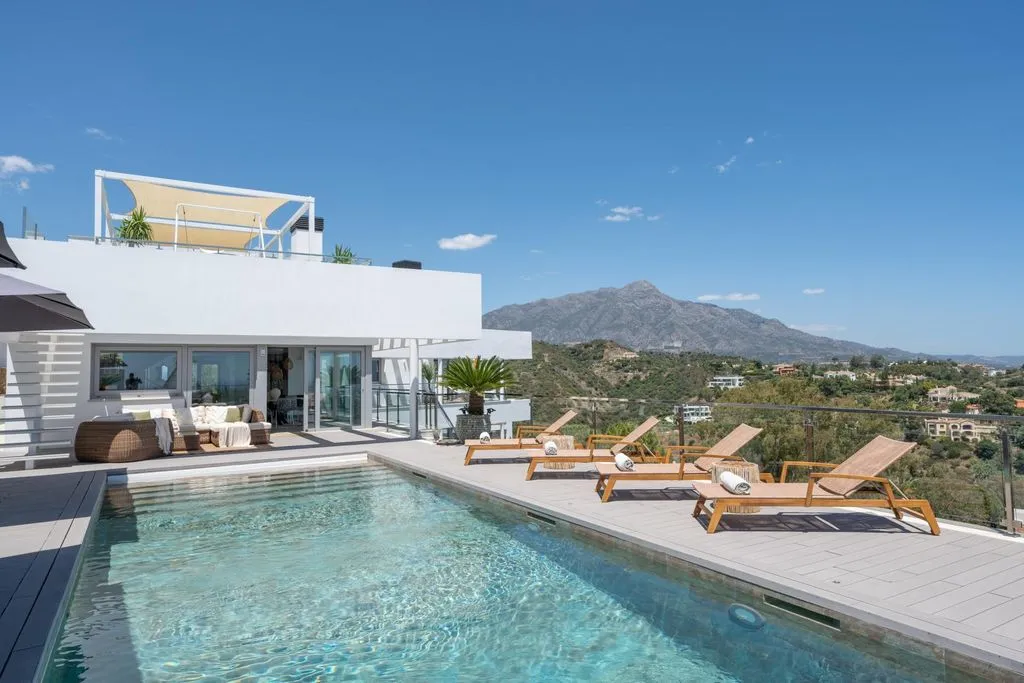 Villa 744m² in Italy, Karimate. Priced at 5900000€ rent photo-3