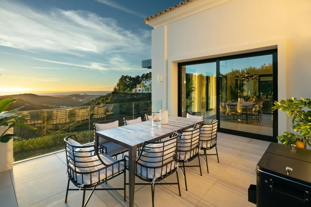 Villa 1080m² in Italy, Karimate. Priced at 6750000€ rent photo-3