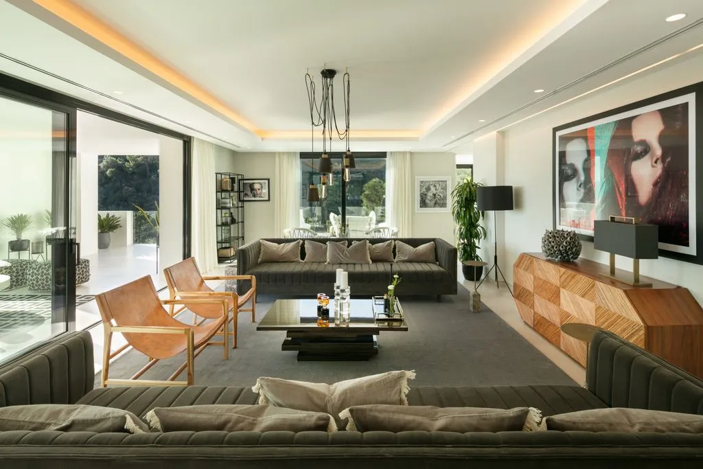 Villa 1080m² in Italy, Karimate. Priced at 6750000€ rent photo-5