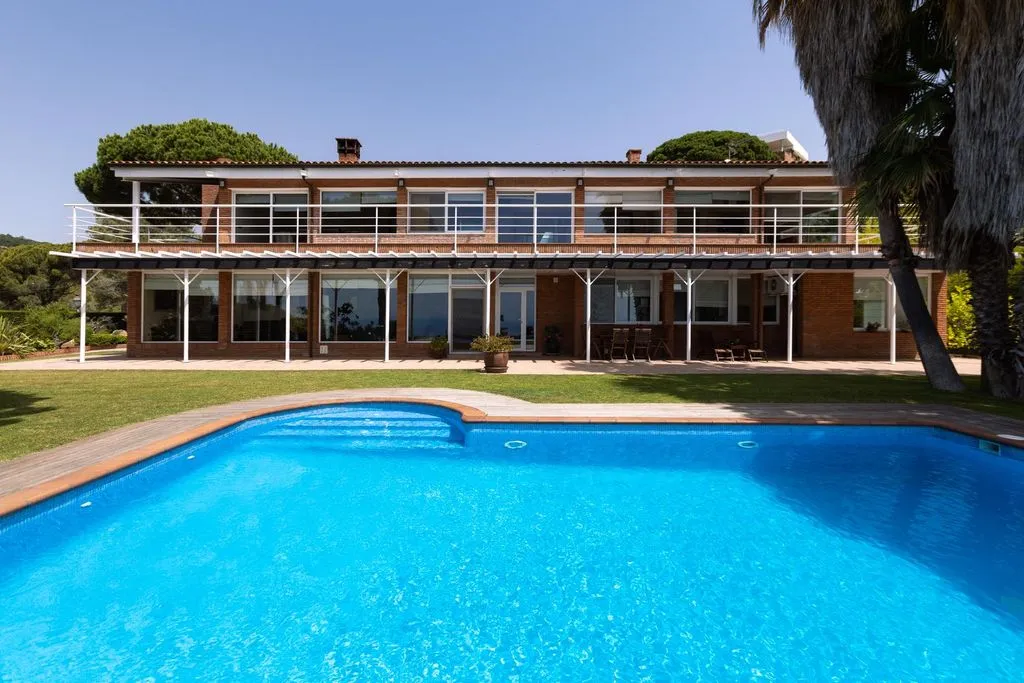 Villa 648m² in Italy, Varese. Priced at 3400000€ rent photo-1