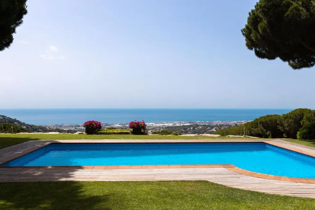 Villa 648m² in Italy, Varese. Priced at 3400000€ rent photo-2