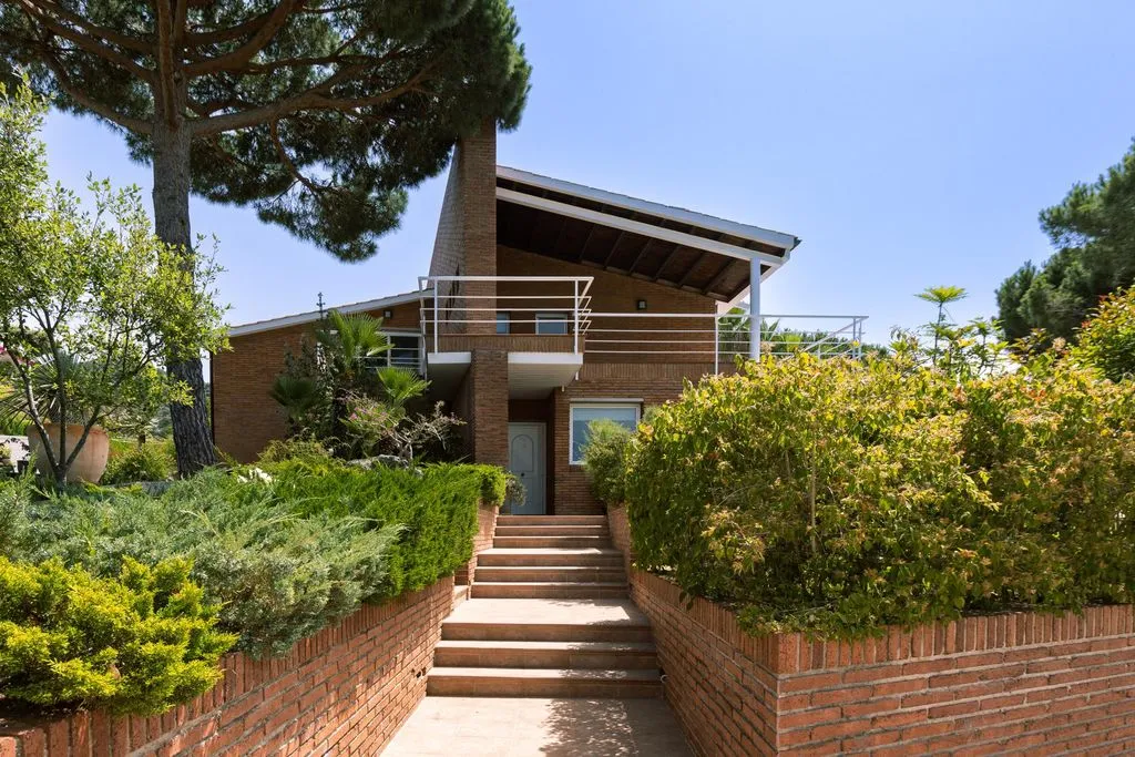 Villa 648m² in Italy, Varese. Priced at 3400000€ rent photo-4
