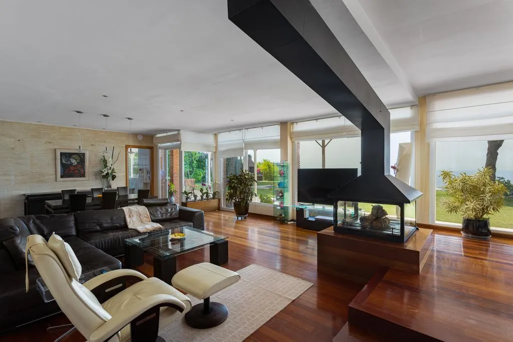 Villa 648m² in Italy, Varese. Priced at 3400000€ rent photo-5
