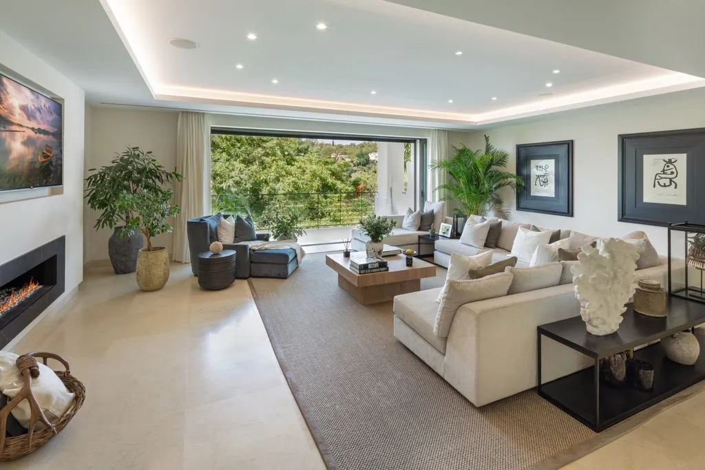 Villa 850m² in Italy, Karimate. Priced at 4850000€ rent photo-3