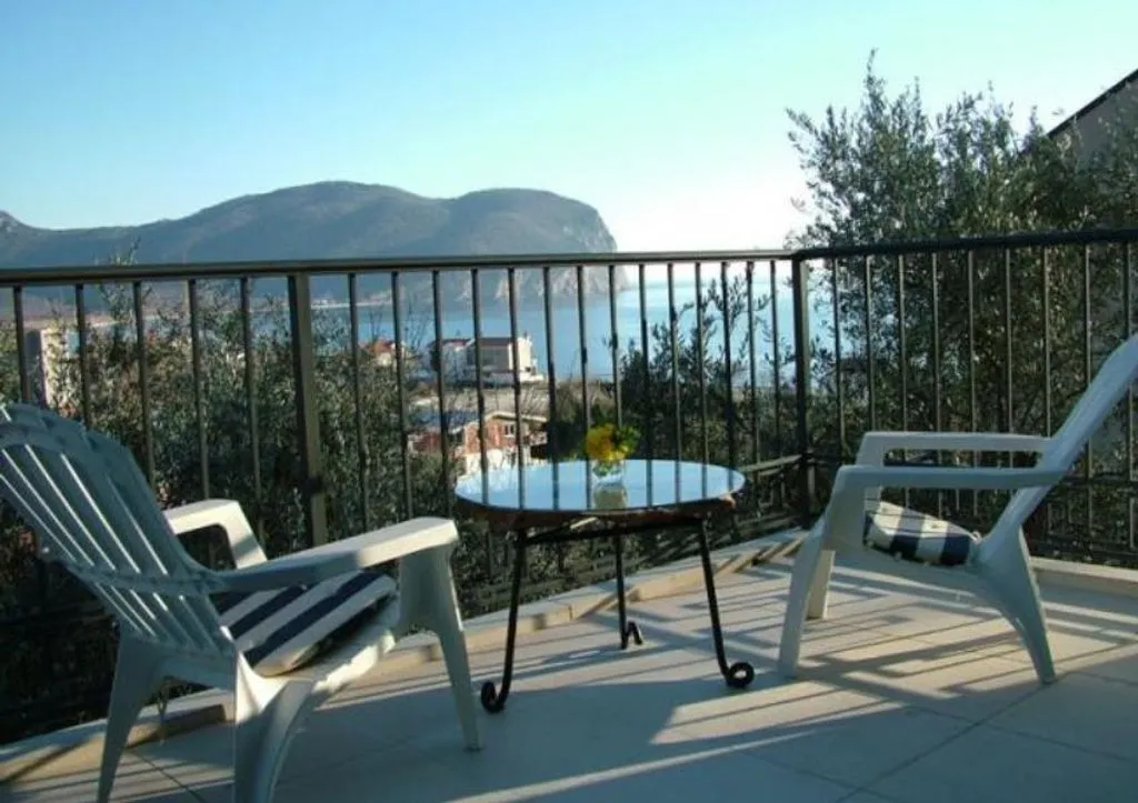House 260m² in Montenegro, Budva. Priced at 350000€ rent photo-1