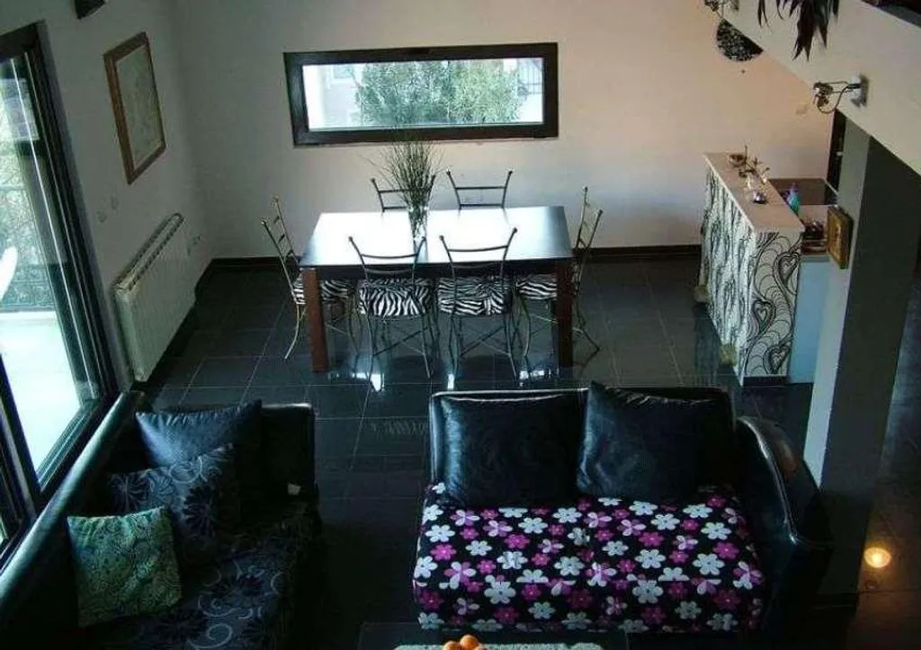House 260m² in Montenegro, Budva. Priced at 350000€ rent photo-3
