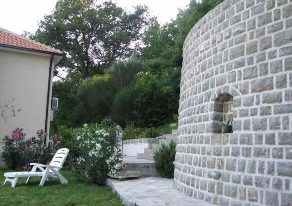 House 260m² in Montenegro, Budva. Priced at 350000€ rent photo-6