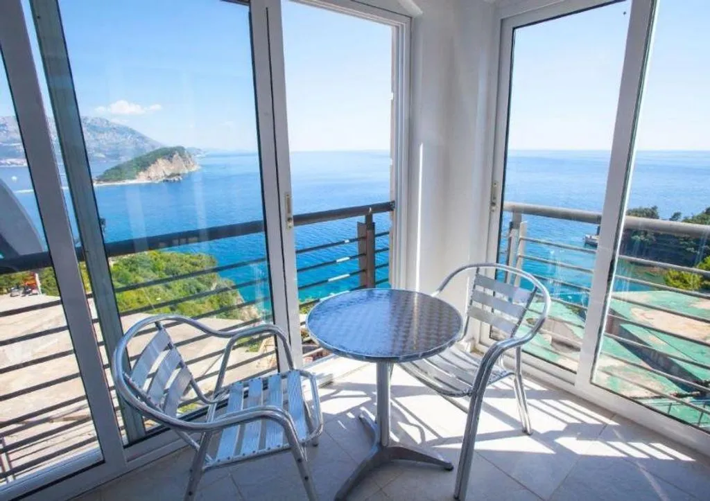 Flat 90m² in Montenegro, Budva. Priced at 250000€ rent photo-1