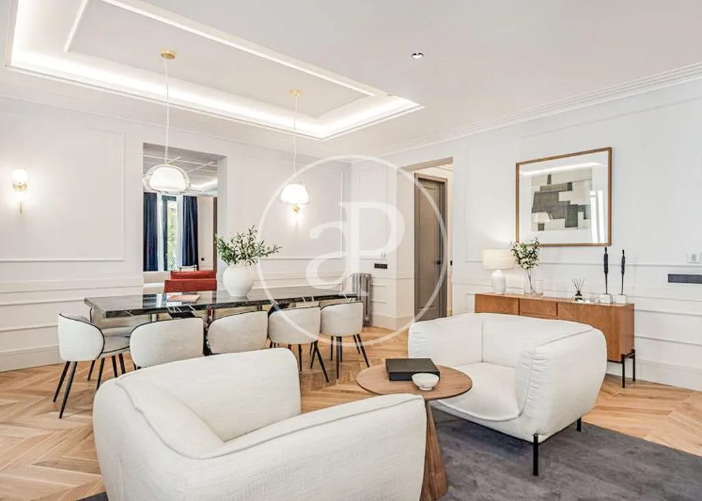 Flat 348m² in Portugal, Lisbon. Priced at 2590000€ rent photo-3